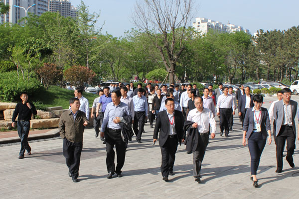 威海市鎮街道黨委書記參觀團考察聯橋集團