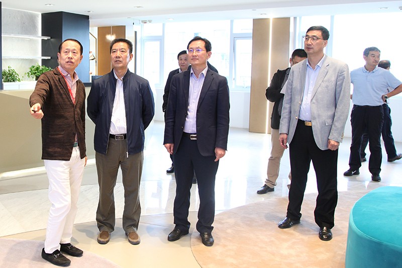 山東省新舊動能辦副主任陳清華到聯(lián)橋集團調研