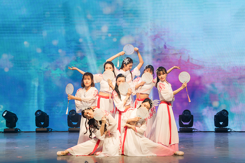 歡欣鼓舞迎新春，滿懷豪情攀高峰 | 聯(lián)橋集團2020迎新春聯(lián)歡晚會激情開演(圖20)